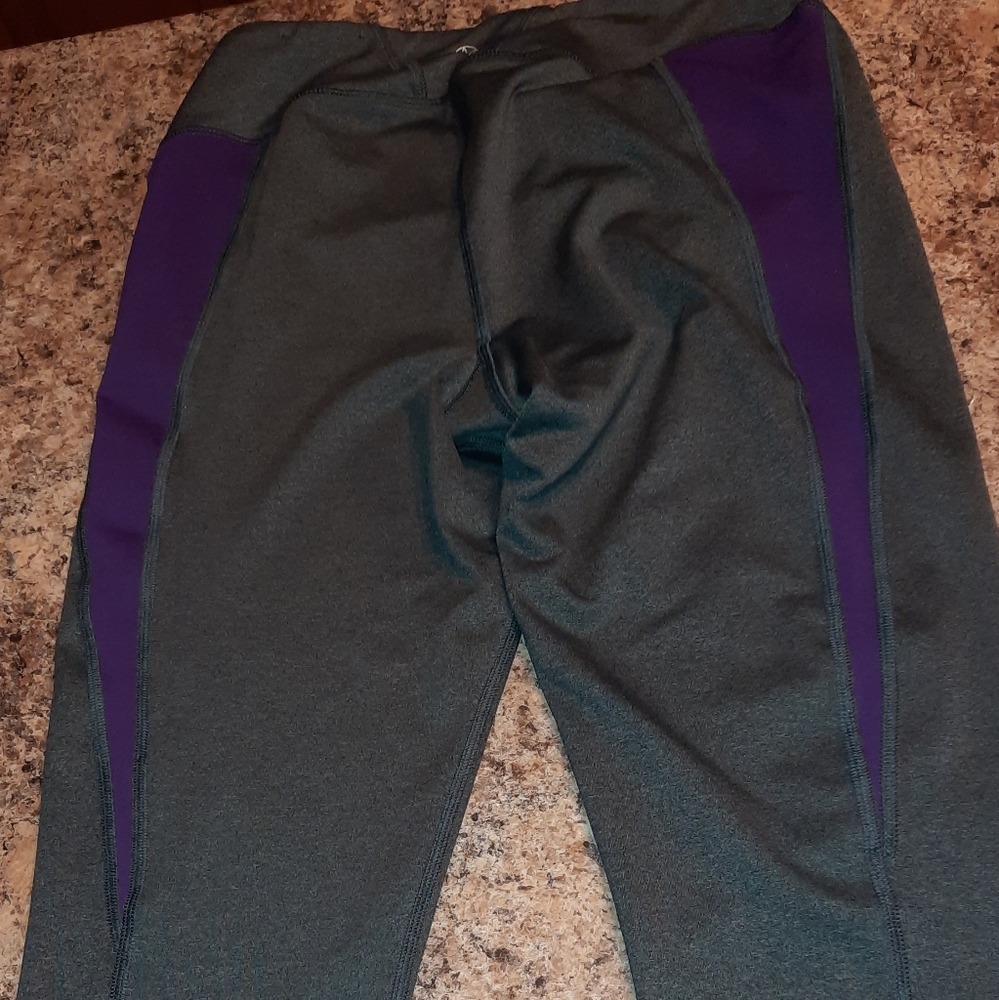 GAIAM Workout Capris Size L